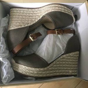 MICHAEL Michael Kors Kendrick Wedge Sandals 6.5
